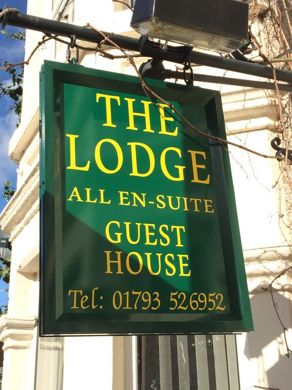 The Lodge Swindon Exteriör bild