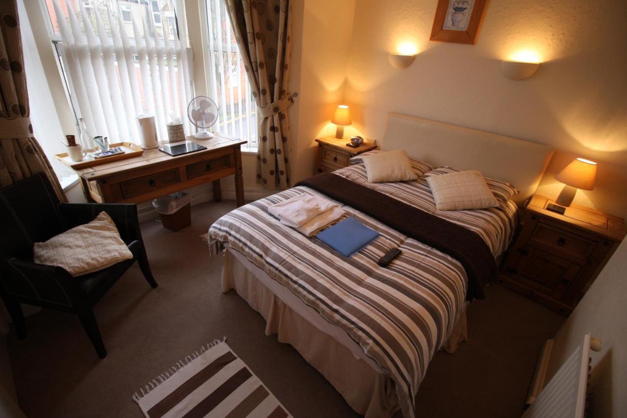 The Lodge Swindon Exteriör bild